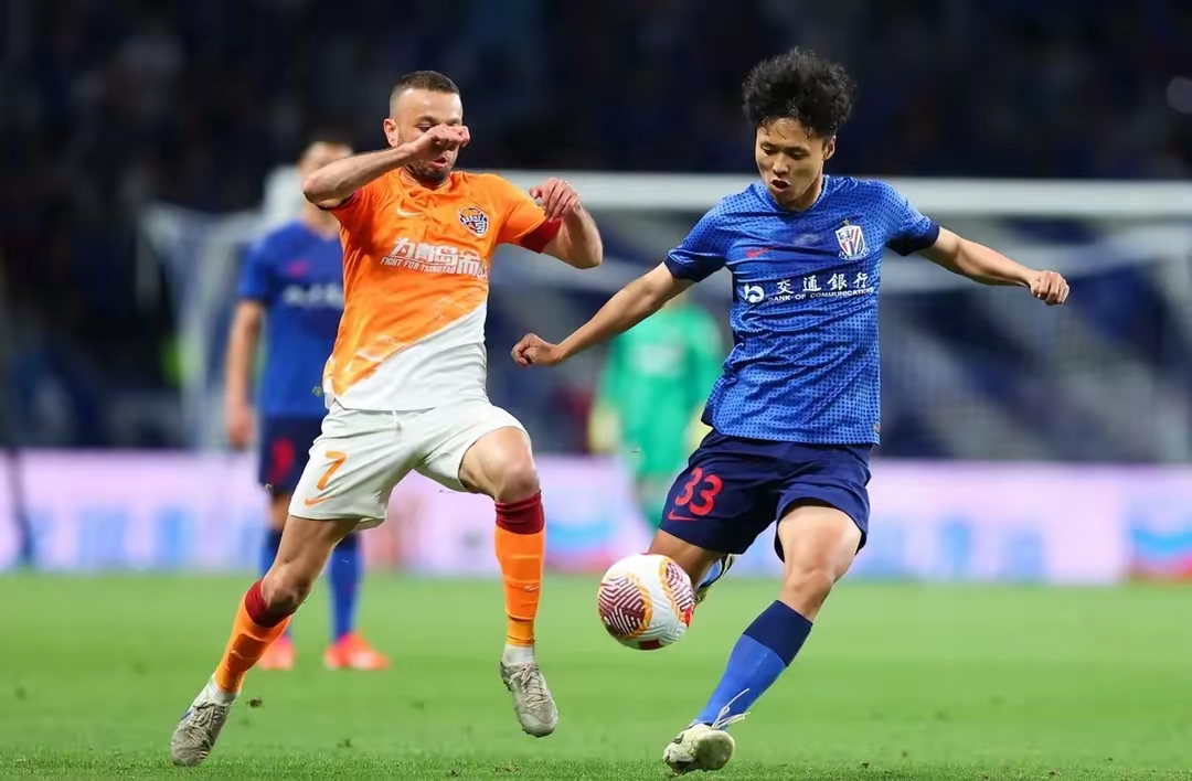 包含加时末段突围战来临，上海申花围绕欧篮联遗憾出局，气氛紧张，资深球员宣示担当的词条